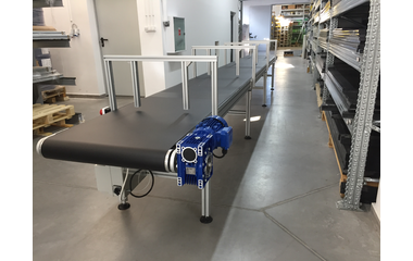 Конвейер с конструкция за допълнително оборудване